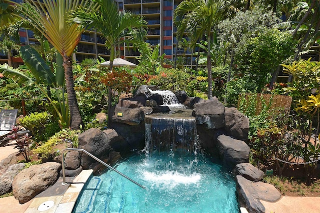 view of swimming pool