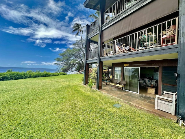 view of yard with a patio area