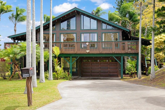 view of front facade with a garage, driveway, and a front yard