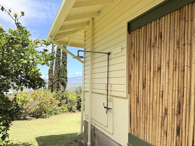 219 Ekoa Pl, Wailuku, HI 96763 - view of side of home with a yard