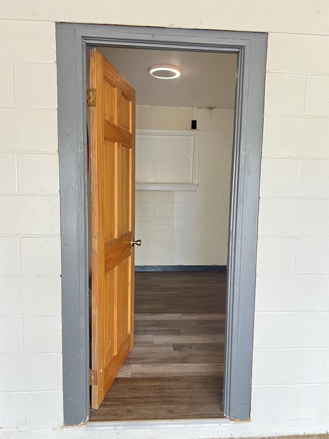737 Kolani Pl, Wailuku, HI 96793 - hall featuring concrete block wall and dark wood-style flooring