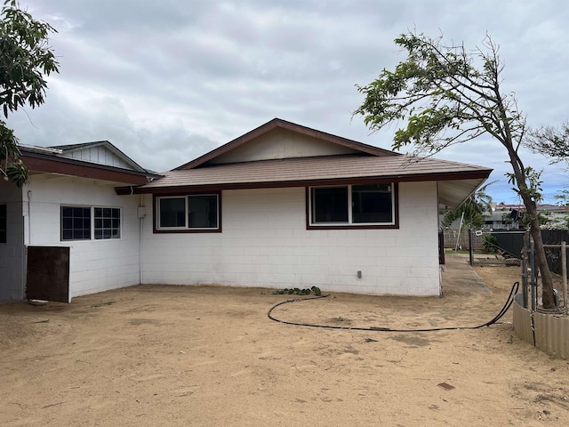 737 Kolani Pl, Wailuku, HI 96793 - back of property with concrete block siding and fence