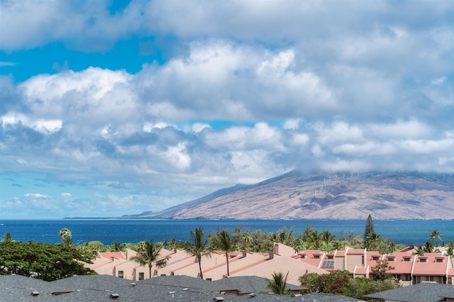 water view with a mountain view