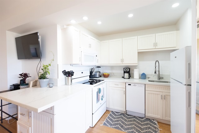 3823 Lower Honoapiilani Rd Unit 302, Lahaina, HI 96761 - kitchen featuring white appliances, a sink, a peninsula, light wood-style floors, and tasteful backsplash