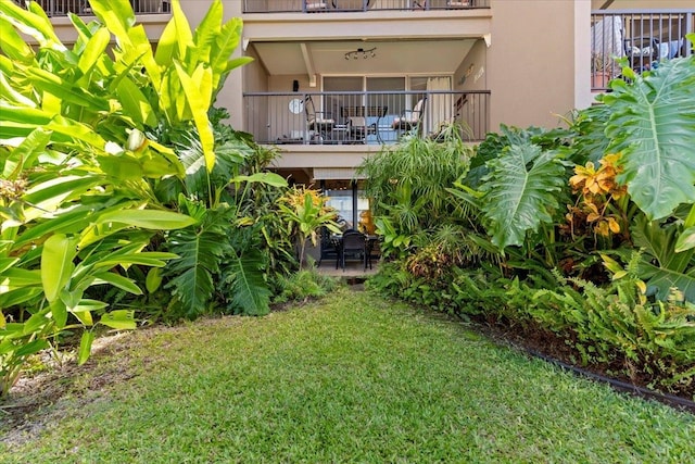 view of yard with a balcony