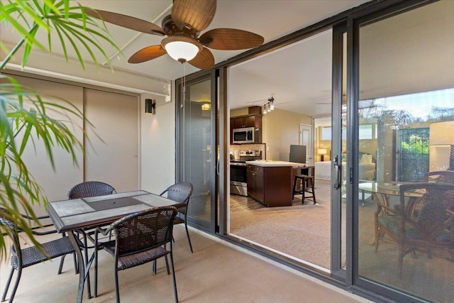 sunroom / solarium with ceiling fan