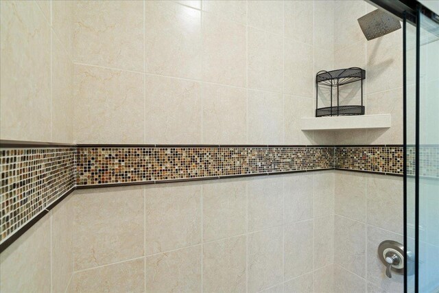 357 Umeke St Unit 144, Kihei, HI 96753 - full bathroom featuring tiled shower