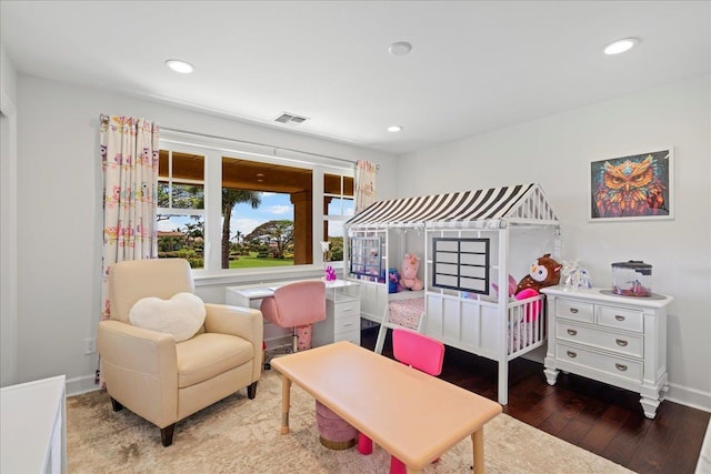 357 Umeke St Unit 144, Kihei, HI 96753 - bedroom featuring visible vents, recessed lighting, baseboards, and wood finished floors