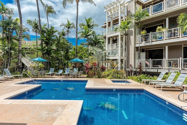 155 Wailea Ike Pl Unit 67, Kihei, HI 96753 - pool featuring fence, a community hot tub, and a patio area