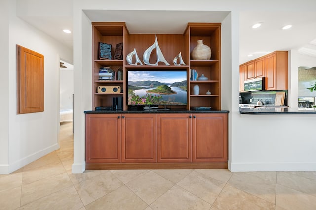 500 Bay Dr Unit 28B2, Lahaina, HI 96761 - detailed view of stainless steel microwave and recessed lighting