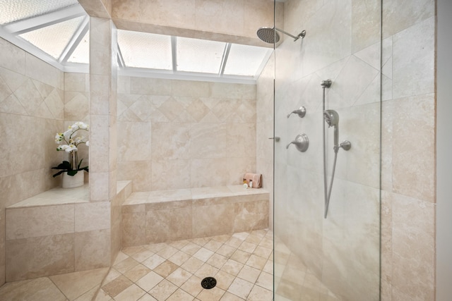 bathroom featuring a tile shower