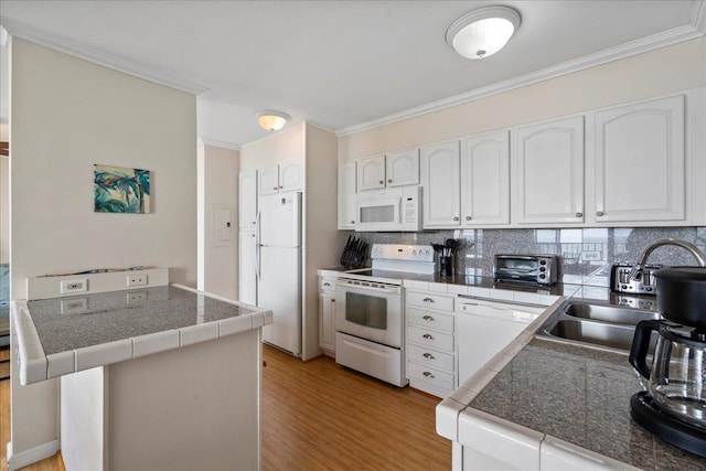 800 S Kihei Rd Unit 504, Kihei, HI 96753 - kitchen with white appliances, ornamental molding, a sink, white cabinetry, and light wood-style flooring