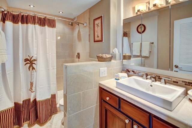 full bathroom featuring shower / bath combo, toilet, backsplash, and vanity