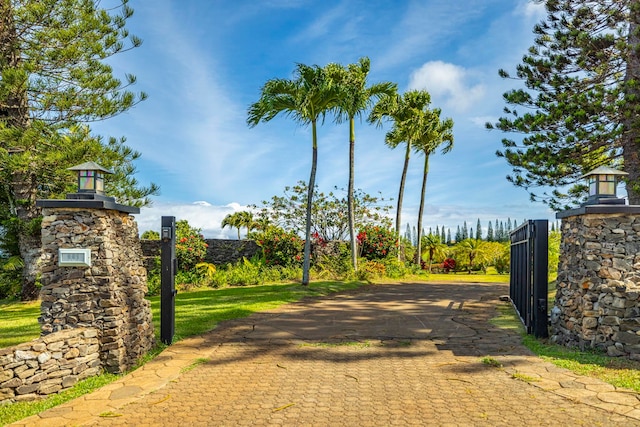 Listing photo 2 for 301 Plantation Estates Dr, Lahaina HI 96761