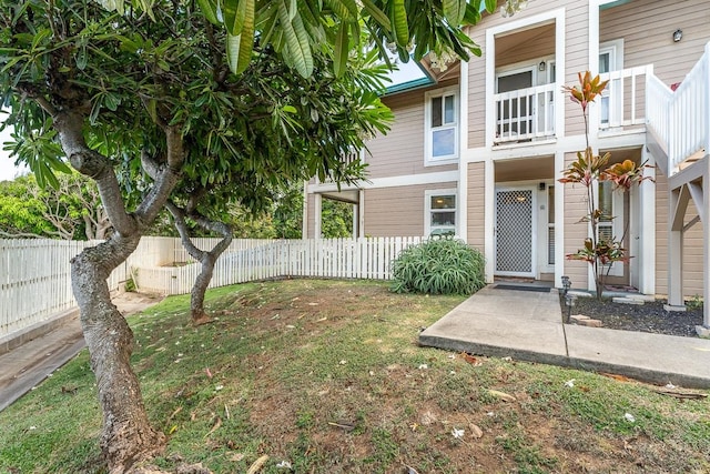 view of yard with a balcony