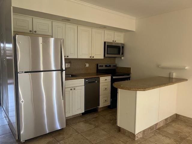 3959 Lower Honoapiilani Rd Unit 304, Lahaina, HI 96761 - kitchen with stainless steel appliances, white cabinets, ornamental molding, a peninsula, and dark countertops