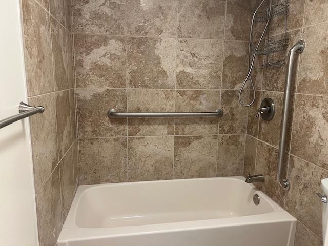 3959 Lower Honoapiilani Rd Unit 304, Lahaina, HI 96761 - bathroom featuring bathing tub / shower combination