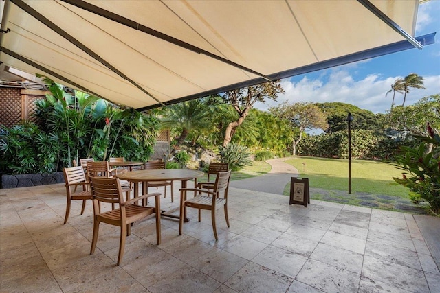 45 Kai Ala Dr Unit A409, Lahaina, HI 96761 - view of patio / terrace with outdoor dining area and an area to practice putting