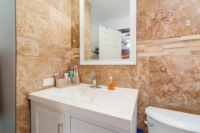 980 Kuhio Pl, Wailuku, HI 96793 - bathroom with vanity, toilet, and tile walls
