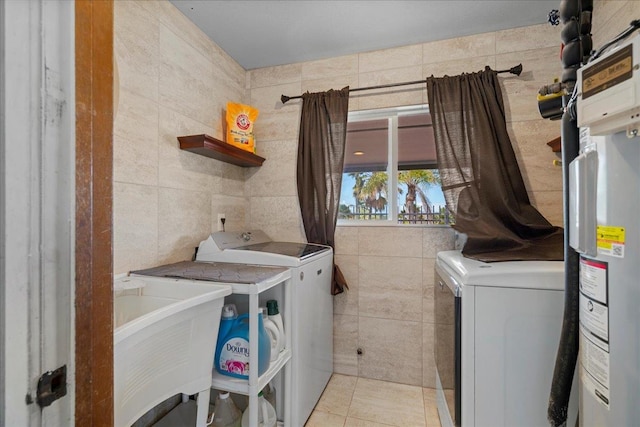 980 Kuhio Pl, Wailuku, HI 96793 - laundry area featuring independent washer and dryer, tile walls, and light tile patterned floors