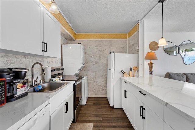 1993 S Kihei Rd Unit 308, Kihei, HI 96753 - kitchen featuring a sink, white appliances, a textured ceiling, estacked washer and dryer, and white cabinets