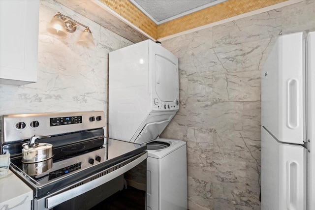 1993 S Kihei Rd Unit 308, Kihei, HI 96753 - laundry area with stacked washing machine and dryer