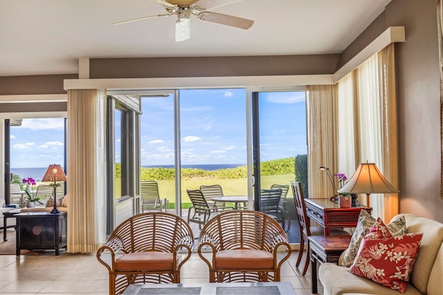 sunroom with ceiling fan