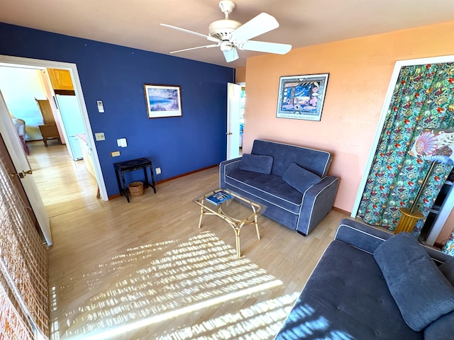 living room featuring light hardwood / wood-style flooring and ceiling fan