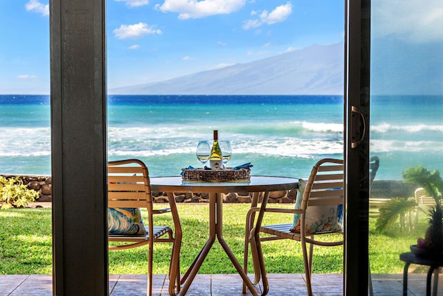 water view with a mountain view