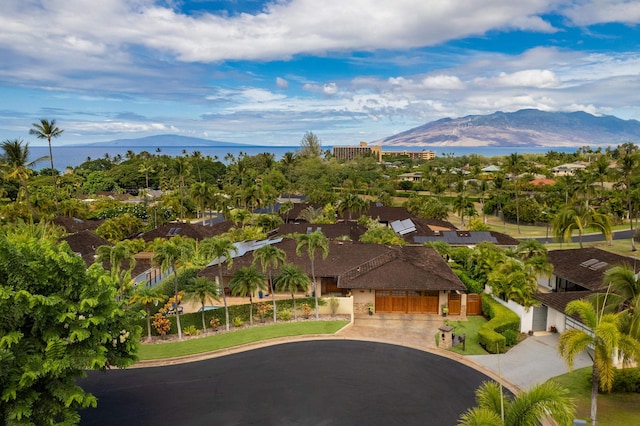 birds eye view of property featuring a mountain view