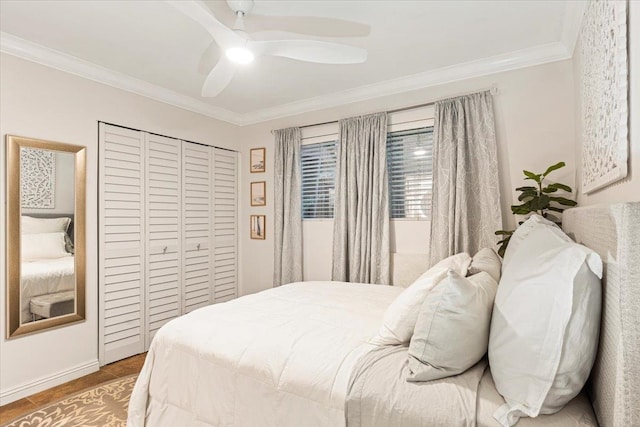 bedroom with crown molding, a closet, and ceiling fan