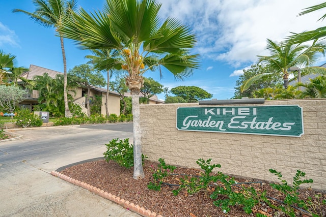 view of community / neighborhood sign