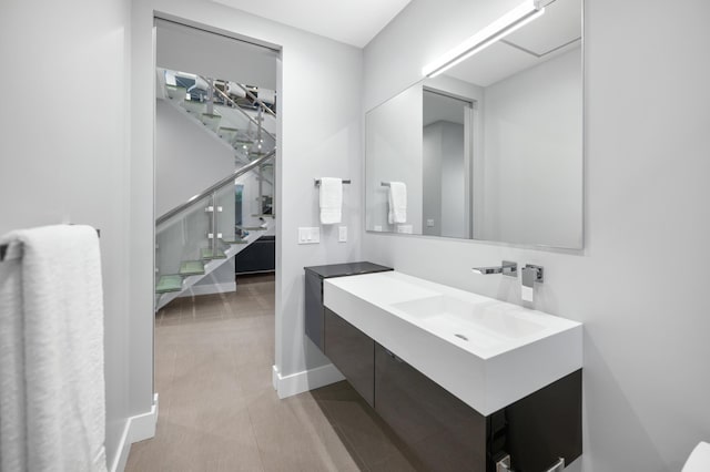 92 Kahana Ridge Dr, Lahaina, HI 96761 - bathroom featuring baseboards and vanity