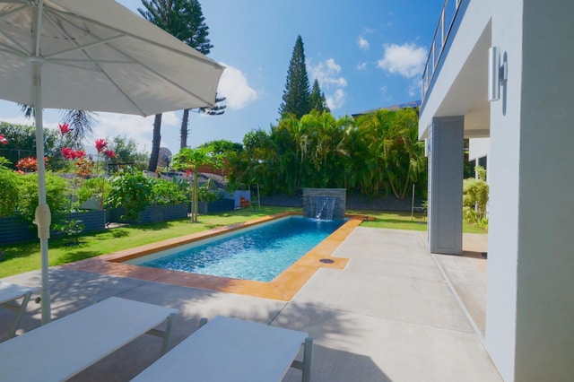 92 Kahana Ridge Dr, Lahaina, HI 96761 - outdoor pool featuring a patio and fence