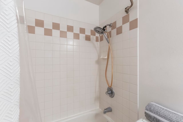 bathroom featuring shower / tub combo