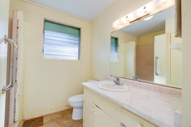 293 Manini Pl, Kihei, HI 96753 - full bath with toilet, vanity, and a shower with shower curtain