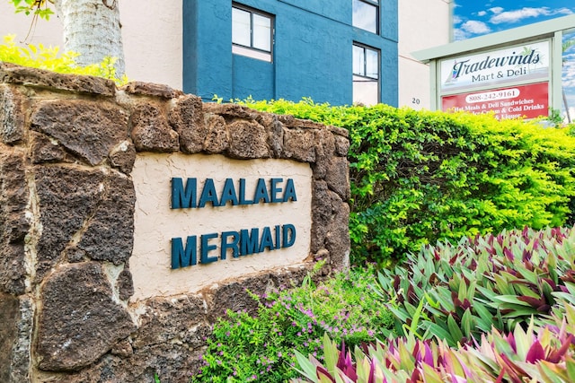 view of community / neighborhood sign