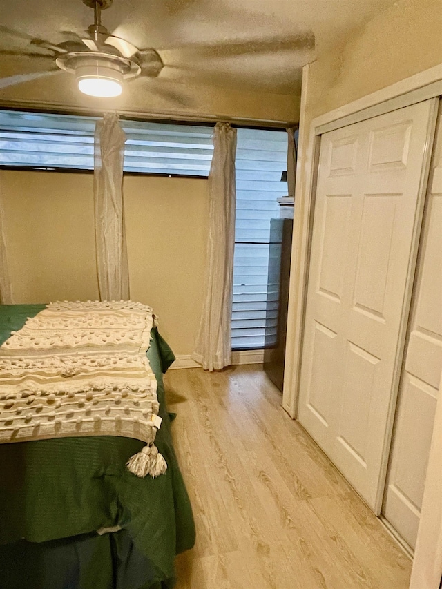 bedroom featuring light wood-type flooring and a ceiling fan