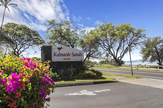 view of community / neighborhood sign