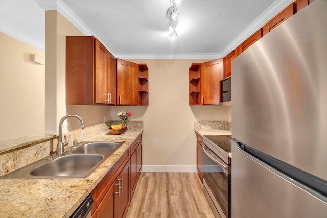 kitchen featuring sink, stainless steel appliances, light hardwood / wood-style flooring, and crown molding