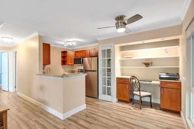 kitchen featuring a kitchen breakfast bar, kitchen peninsula, stainless steel appliances, and light wood-type flooring