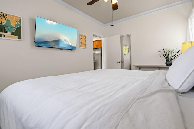 4435 Lower Honoapiilani Rd Unit 152, Lahaina, HI 96761 - bedroom with crown molding, freestanding refrigerator, and ceiling fan