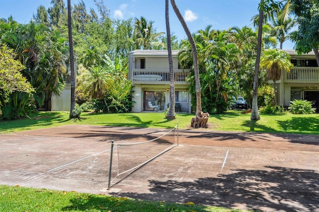 4435 Lower Honoapiilani Rd Unit 152, Lahaina, HI 96761 - rear view of property featuring a balcony and a yard