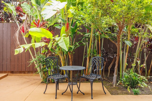 34 Wailana Pl Unit 201, Kihei, HI 96753 - fenced backyard with a patio