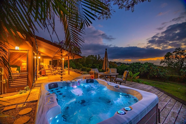 view of pool with outdoor dining space, a wooden deck, and an outdoor hot tub