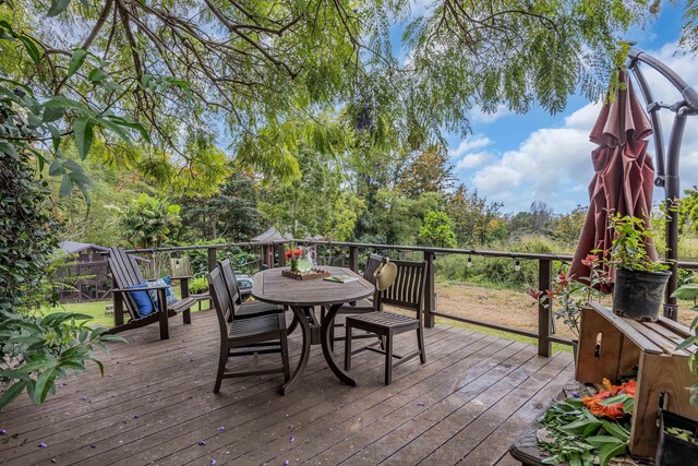 deck featuring outdoor dining space