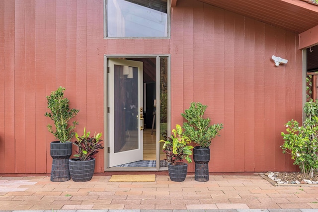 entrance to property featuring a patio