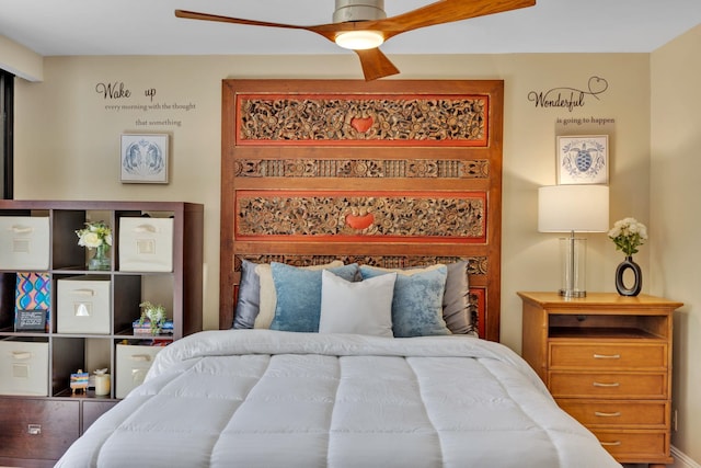 bedroom with ceiling fan