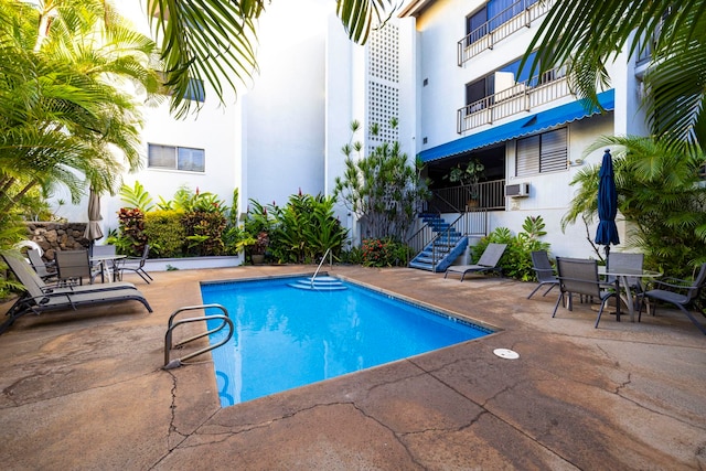 view of swimming pool featuring a patio