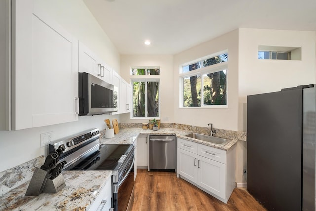 425 Kaukini Loop, Wailuku, HI 96793 - kitchen with appliances with stainless steel finishes, a sink, wood finished floors, white cabinetry, and recessed lighting